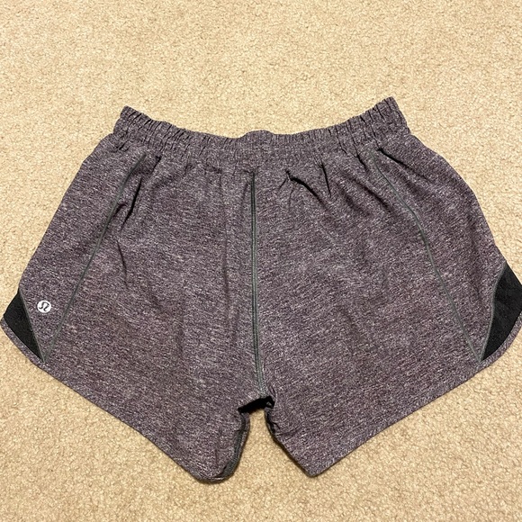 Lululemon Hotty Hot Short 4 inch - Picture 1 of 6